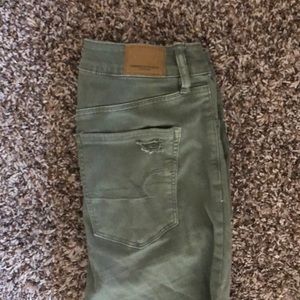 American Eagle olive green skinny jeans size 8